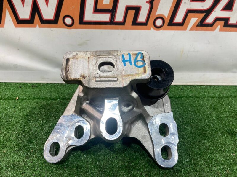 LR114215 LAND ROVER DISCOVERY SPORT (L550) 2015 engine bracket- Used cost 60 € in stock 2 pcs.