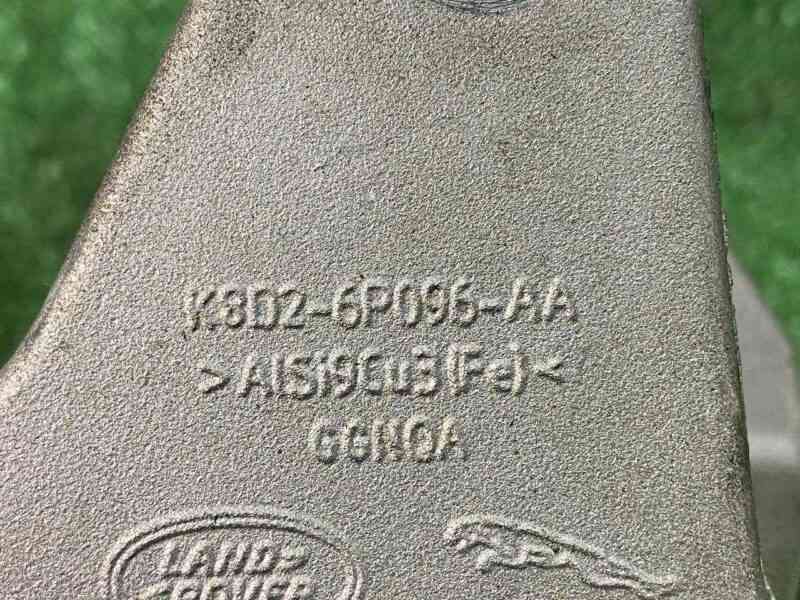 LR114215 LAND ROVER DISCOVERY SPORT (L550) 2015 engine bracket- Used cost 60 € in stock 2 pcs.