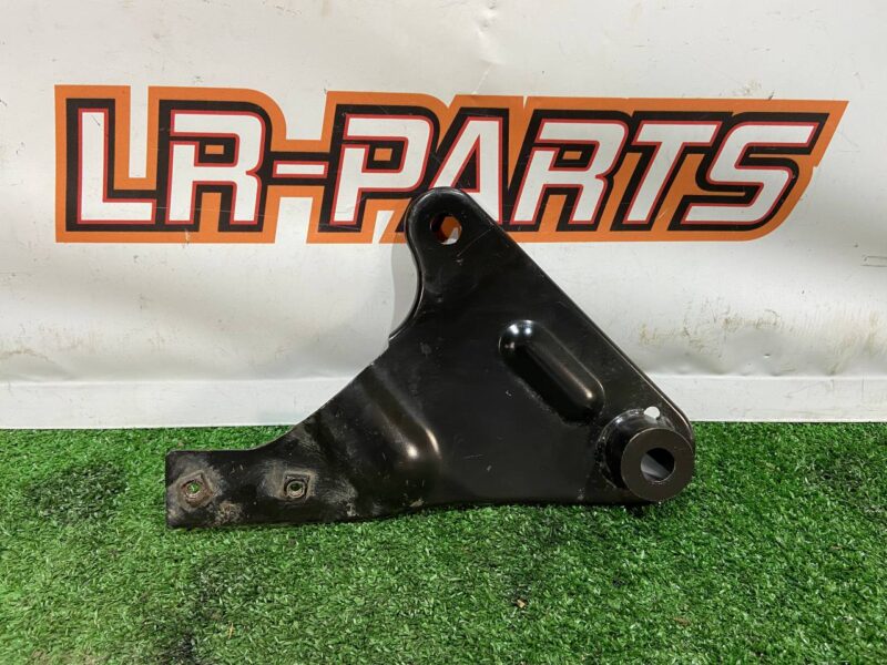 LR115109 Reinforcement right Range Rover Velar L560 (2018-) Used cost 40 € in stock 3 pcs.