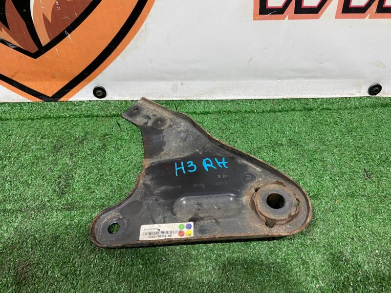 LR115109 Reinforcement right Range Rover Velar L560 (2018-) Used cost 40 € in stock 3 pcs.