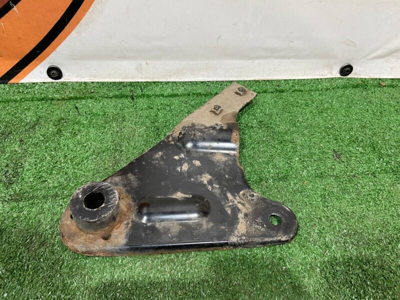 LR115109 Reinforcement right Range Rover Velar L560 (2018-) Used cost 40 € in stock 3 pcs.