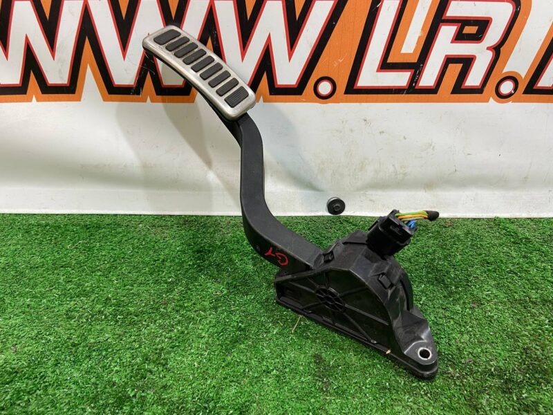 LR115126 Accelerator pedal assembly metallic finish Range Rover Sport L494 (2014-2022) Used cost 50 € in stock 3 pcs.