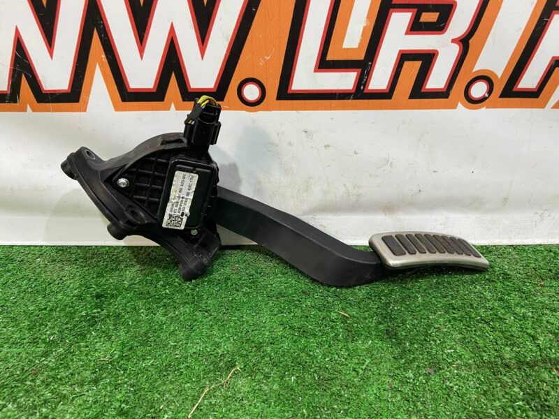 LR115126 Accelerator pedal assembly metallic finish Range Rover Sport L494 (2014-2022) Used cost 50 € in stock 3 pcs.
