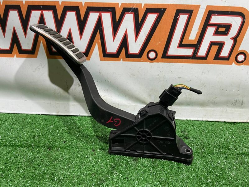 LR115126 Accelerator pedal assembly metallic finish Range Rover Sport L494 (2014-2022) Used cost 50 € in stock 3 pcs.