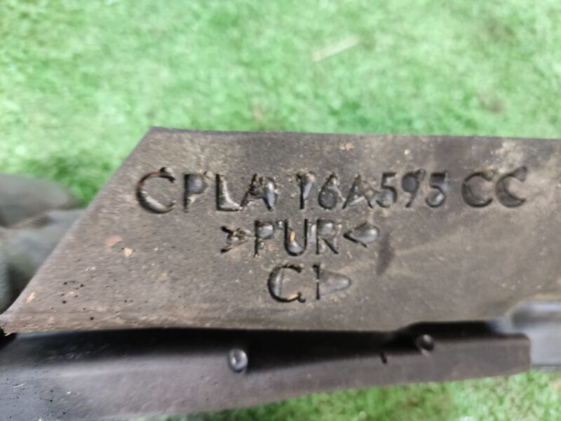 LR115141 Wing seal left Range Rover Sport L494 (2014-2022) used cost 10 € in stock 2 pcs.