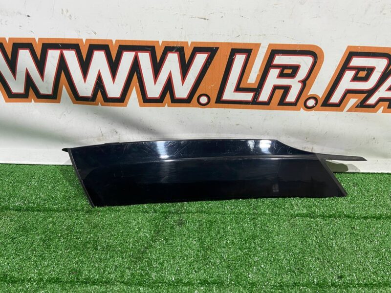 LR115145 Body molding right LAND ROVER DISCOVERY 5 Used cost 35 € in stock 3 pcs.