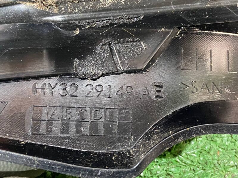 LR115146 Body molding left Land Rover Discovery 5 L462 (2017-) used cost 35 € in stock 2 pcs.