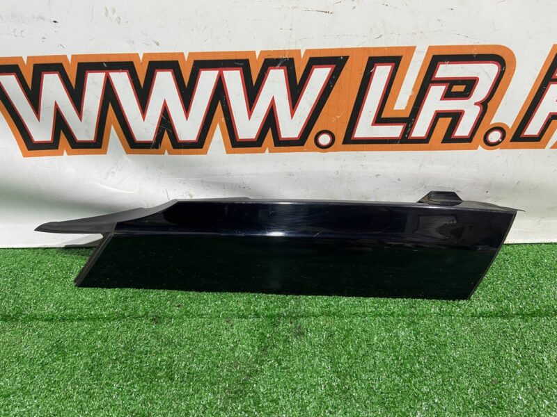 LR115146 Body molding left Land Rover Discovery 5 L462 (2017-) used cost 35 € in stock 2 pcs.