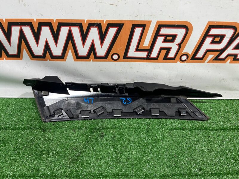 LR115146 Body molding left Land Rover Discovery 5 L462 (2017-) used cost 35 € in stock 2 pcs.
