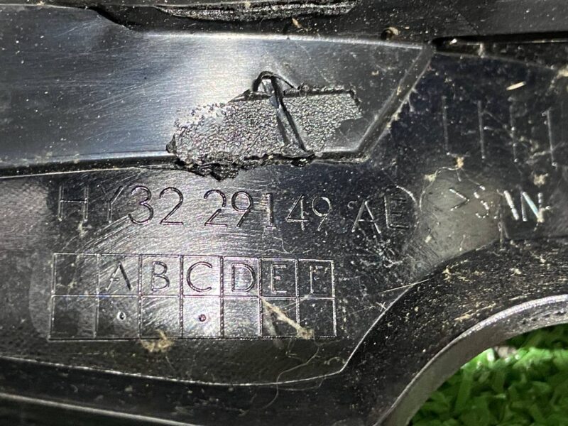 LR115146 Body molding left Land Rover Discovery 5 L462 (2017-) used cost 35 € in stock 2 pcs.