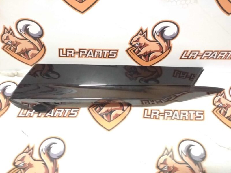 LR115146 Body molding left Land Rover Discovery 5 L462 (2017-) used cost 35 € in stock 2 pcs.