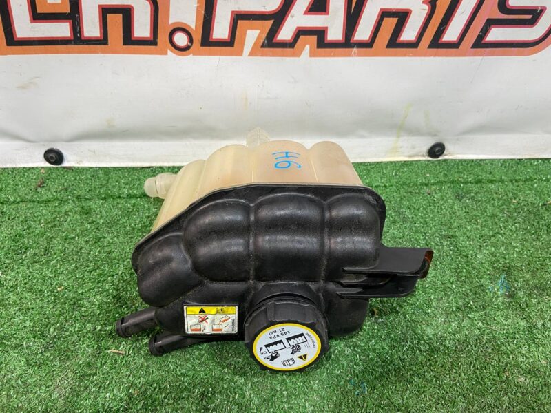 LR115228 Expansion tank for cooling system Land Rover Discovery Sport L550 (2015-) Used cost 50 € in stock 4 pcs.