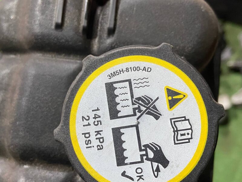 LR115228 Expansion tank for cooling system Land Rover Discovery Sport L550 (2015-) Used cost 50 € in stock 4 pcs.