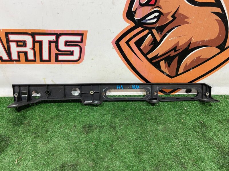 LR116260 Upper right fender mounting bracket Range Rover Sport L494 (2014-2022) USED - Image 19