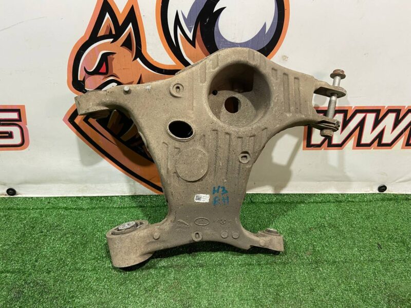 LR116284 Rear right lower control arm Range Rover Velar L560 (2018-) Used - Image 17