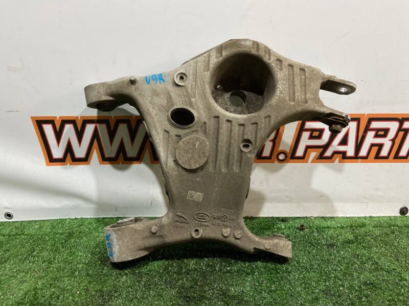 LR116284 Rear right lower control arm Range Rover Velar L560 (2018-) Used cost 100 € in stock 7 pcs.