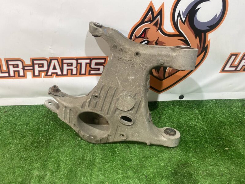 LR116284 Rear right lower control arm Range Rover Velar L560 (2018-) Used cost 100 € in stock 7 pcs.