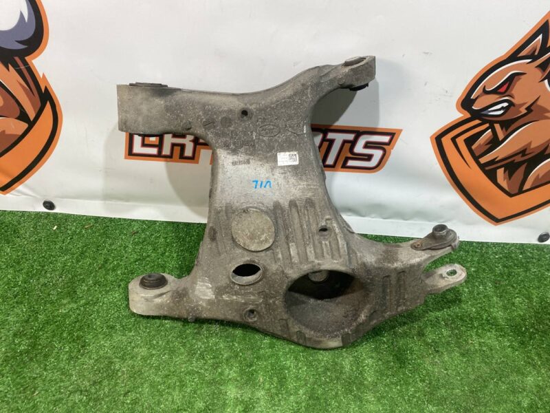 LR116285 Rear left lower control arm Range Rover Velar L560 (2018-) Used cost 150 € in stock 4 pcs.
