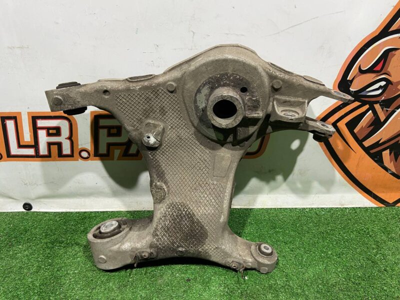 LR116285 Rear left lower control arm Range Rover Velar L560 (2018-) Used cost 150 € in stock 4 pcs.