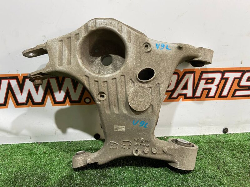 LR116285 Rear left lower control arm Range Rover Velar L560 (2018-) Used cost 150 € in stock 4 pcs.