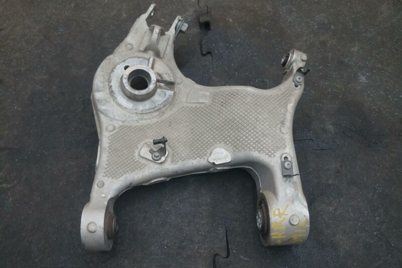 LR116285 Rear left lower control arm Range Rover Velar L560 (2018-) Used cost 150 € in stock 4 pcs.
