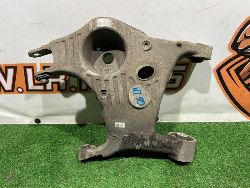 LR116285 Rear left lower control arm Range Rover Velar L560 (2018-) Used cost 150 € in stock 4 pcs.