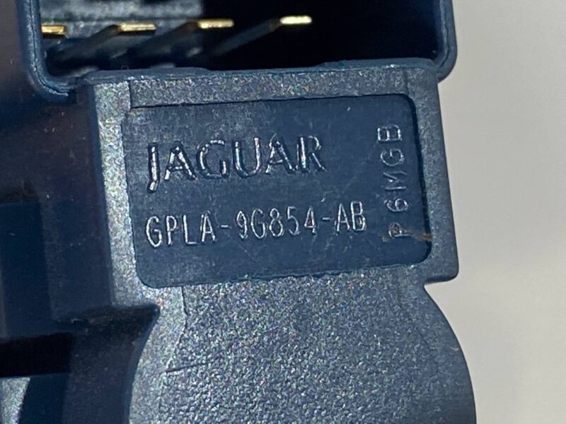 LR116714 Brake light switch RANGE ROVER SPORT (L494) 2013- Used cost 20 € in stock 1 pcs.