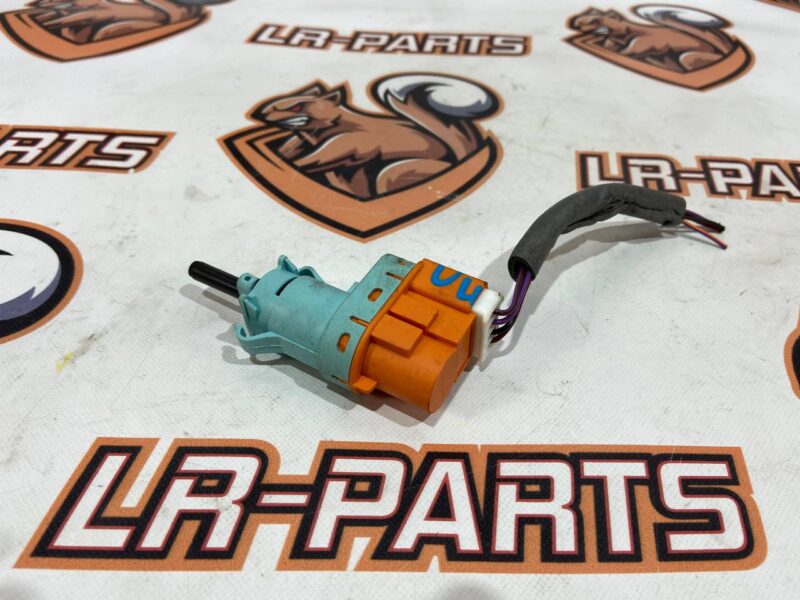 LR116715 Brake light switch RANGE ROVER VELAR (L560) Used cost 10 € in stock 6 pcs.