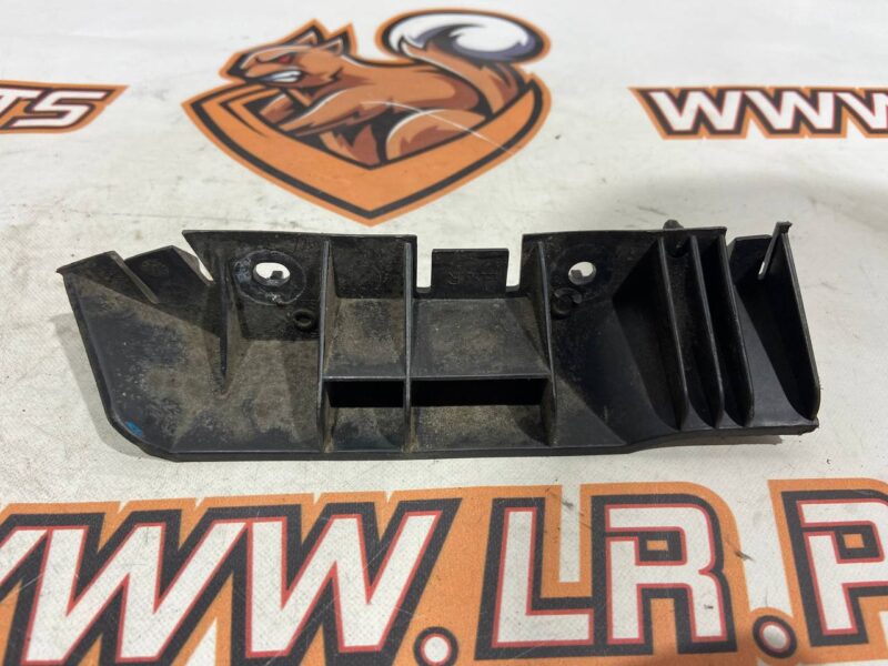 LR116771 Bumper mounting bracket right Range Rover L405 (2013-2021) Used cost 13 € in stock 6 pcs.
