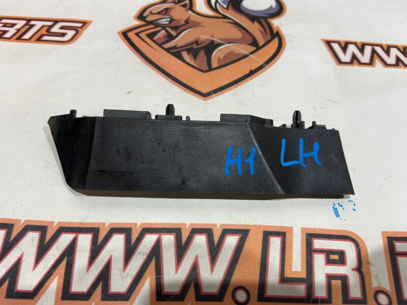 LR116778 Bumper mounting bracket left Range Rover L405 (2013-2021) Used cost 16 € in stock 8 pcs.