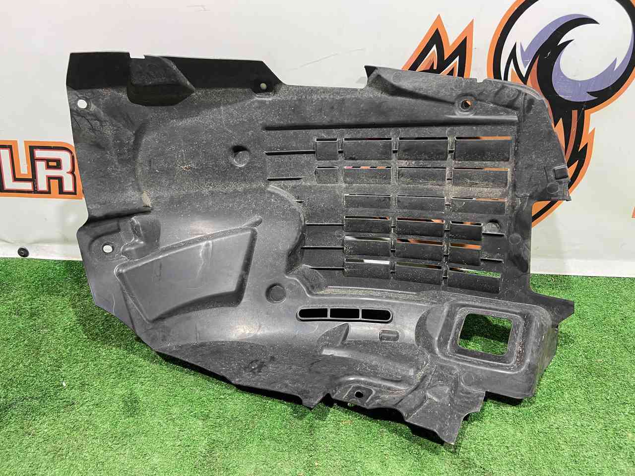 LR146222 Front right fender liner (front part) 2018 - Range Rover Sport L494 (2014-2022) Used cost 70 € in stock 1 pcs.