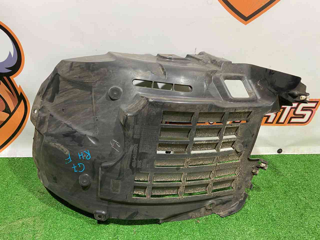 LR146222 Front right fender liner (front part) 2018 - Range Rover Sport L494 (2014-2022) Used cost 70 € in stock 1 pcs.