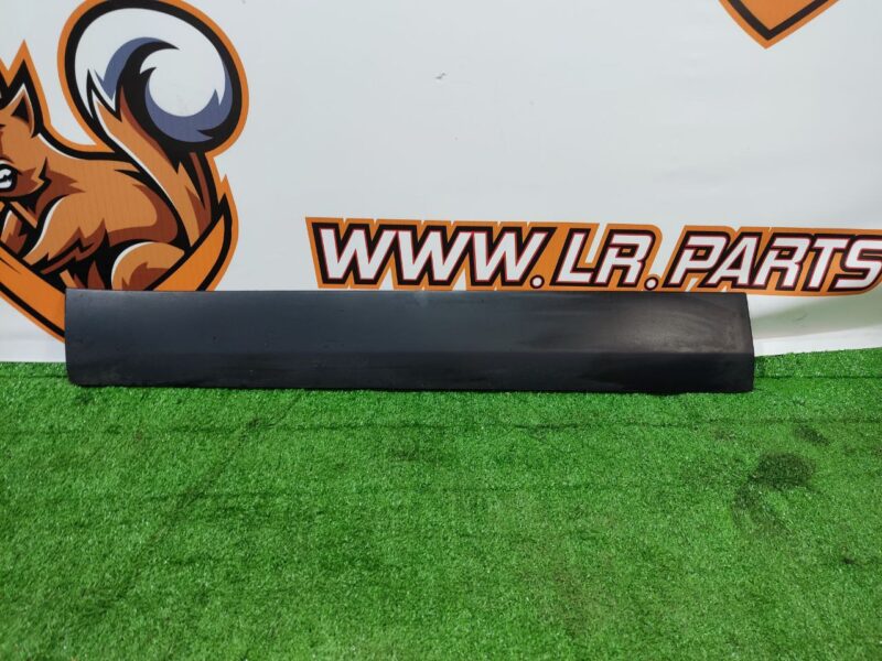 LR116797 Molding front left lower door Land Rover Discovery Sport L550 (2015-) Used cost 60 € in stock 3 pcs.