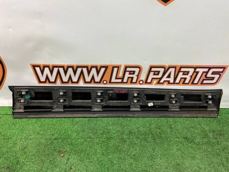 LR116797 Molding front left lower door Land Rover Discovery Sport L550 (2015-) Used cost 60 € in stock 3 pcs.