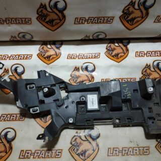 LR116998 Bumper mounting bracket left LAND ROVER DISCOVERY 5 Used cost 24 € in stock 1 pcs.