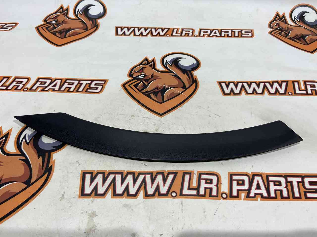 LR117004 Rear left door arch trim Land Rover Discovery 5 L462 used cost 30 € in stock 1 pcs.