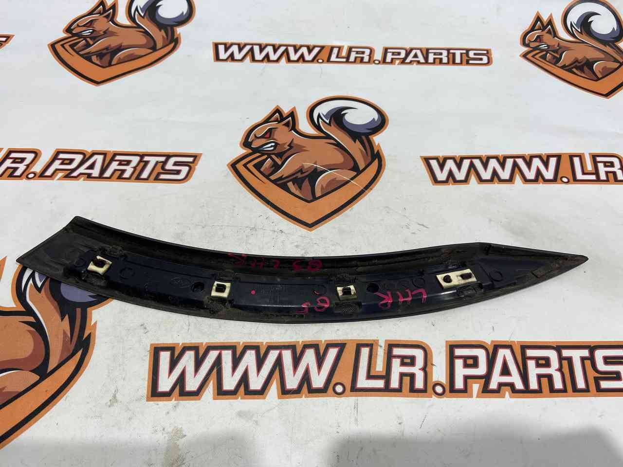 LR117004 Rear left door arch trim Land Rover Discovery 5 L462 used - Image 12