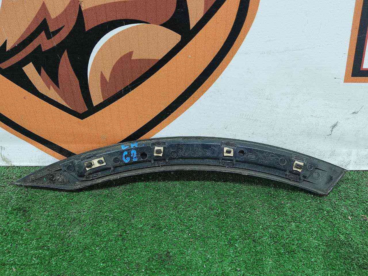 LR117004 Rear left door arch trim Land Rover Discovery 5 L462 used cost 30 € in stock 1 pcs.