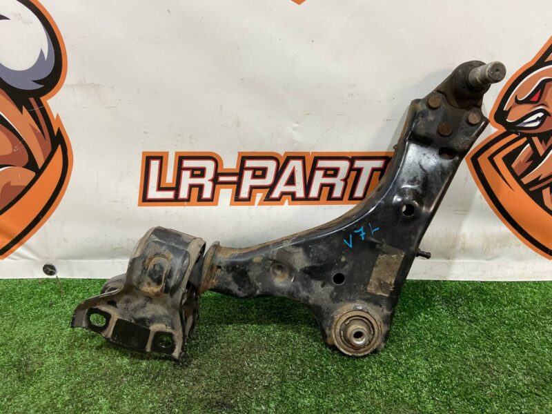 LR126119 Front lower left lever Land Rover Discovery Sport L550 (2015-) USED cost 120 € in stock 3 pcs.