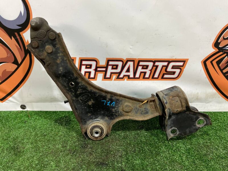 LR126119 Front lower left lever Land Rover Discovery Sport L550 (2015-) USED cost 120 € in stock 3 pcs.