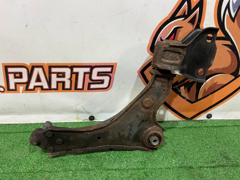 LR126119 Front lower left lever Land Rover Discovery Sport L550 (2015-) USED cost 120 € in stock 3 pcs.