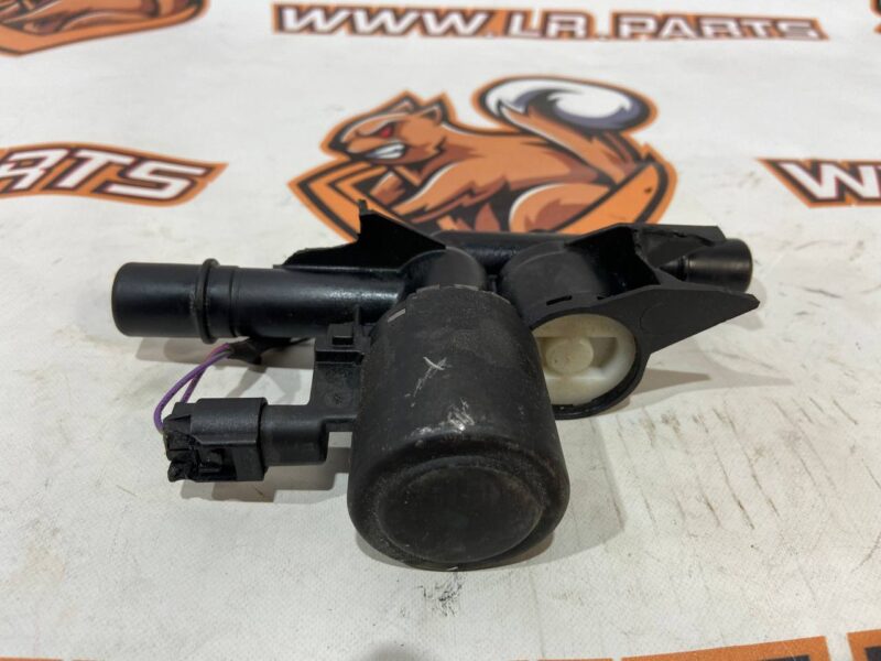 LR117394 Check valve Range Rover Sport L494 (2014-2022) used cost 150 € in stock 1 pcs.