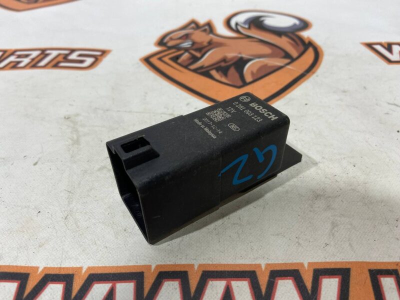 LR117592 Additional heater control unit Land Rover Discovery 5 Used cost 48,89 € in stock 26 pcs.