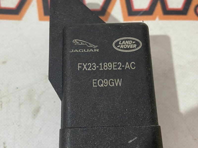 LR117592 Additional heater control unit Land Rover Discovery 5 Used - Image 12