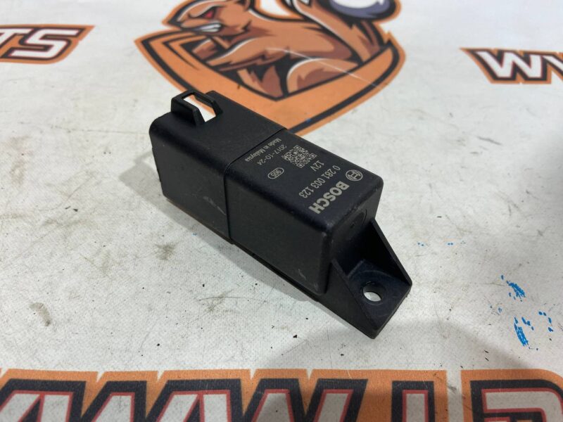 LR117592 Additional heater control unit Land Rover Discovery 5 Used - Image 15