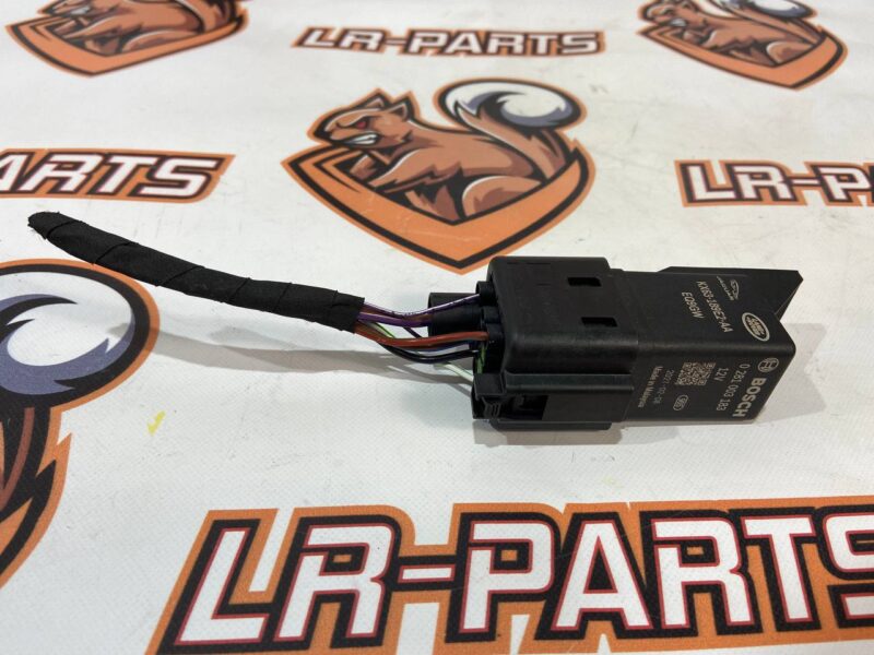 LR117592 Auxiliary heater control unit Range Rover Velar L560 Used cost 50 € in stock 4 pcs.