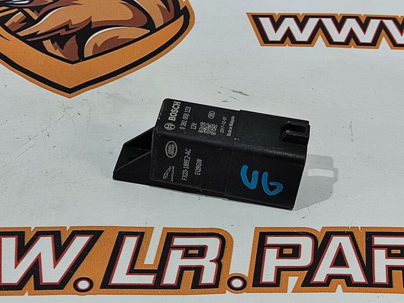 LR117592 Additional heater control unit Land Rover Discovery 5 Used cost 48,89 € in stock 26 pcs.