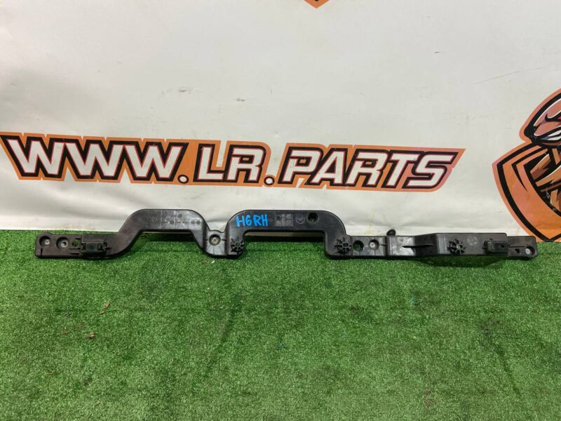 LR117654 Heat shield mounting bracket right Land Rover Discovery Sport L550 (2015-) Used cost 50 € in stock 4 pcs.