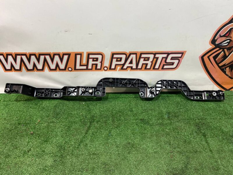 LR117654 Heat shield mounting bracket right Land Rover Discovery Sport L550 (2015-) Used cost 50 € in stock 4 pcs.
