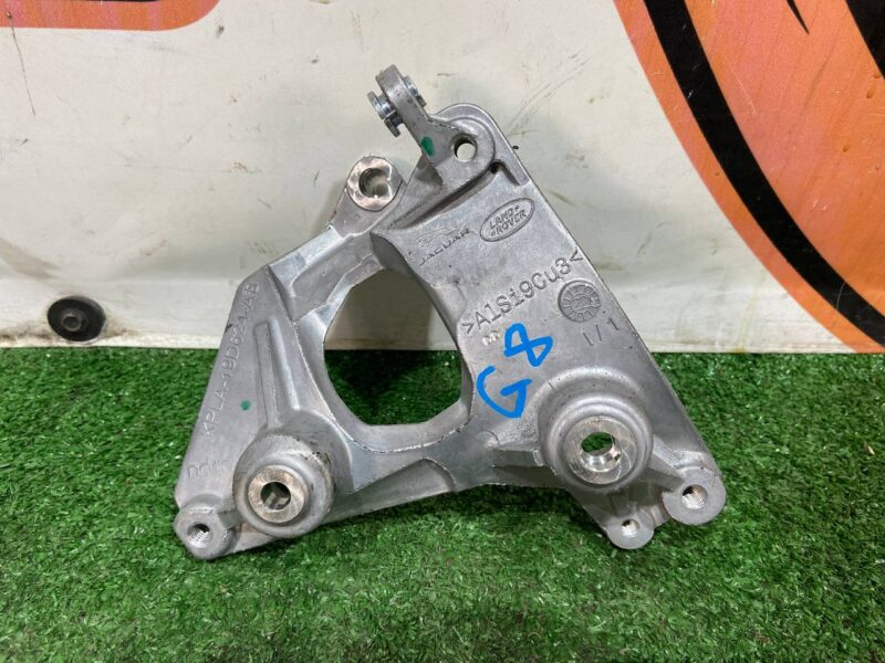 LR181144 Air conditioning compressor bracket 3.0TD Range Rover Sport L494 (2014-2022) Used cost 40 € in stock 3 pcs.